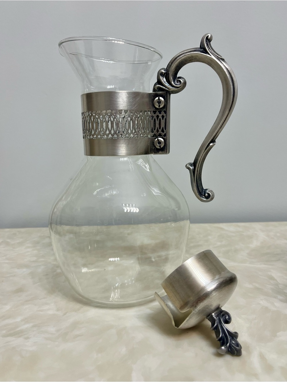 Gorgeous Vintage Silver Plate Carafe & Stand set (Corning & F B Rogers) - Picture 5 of 15